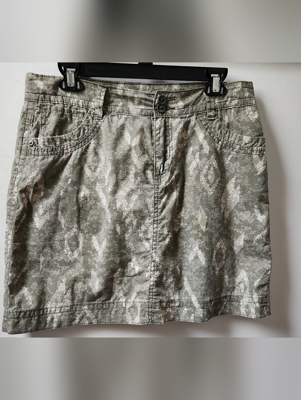 Hollister Olive Green Floral-Print Mini Skirt